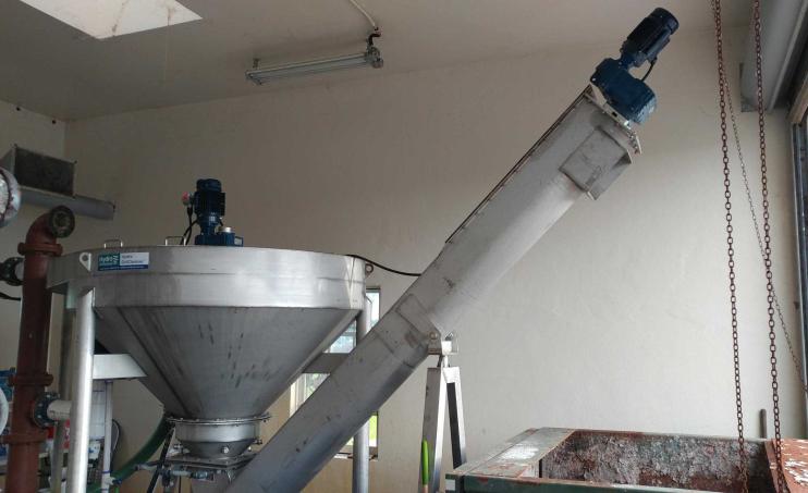 Side view operating Hydro GritCleanse
