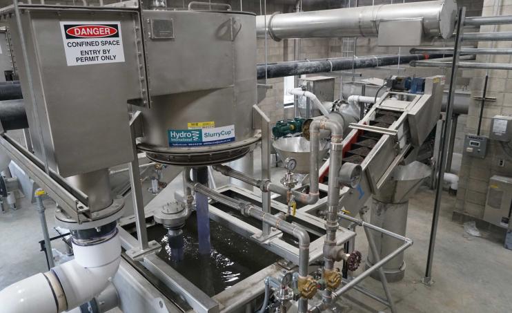 SlurryCup showing discharge box