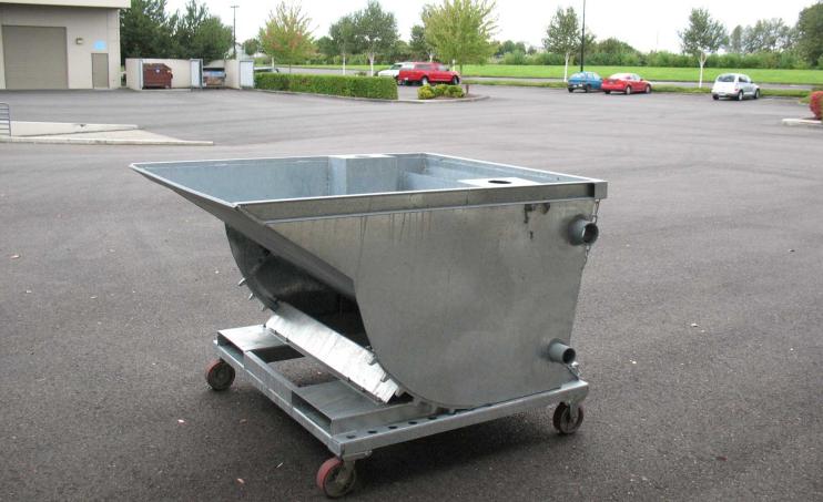 Side view of a Self-Dumping Decanter