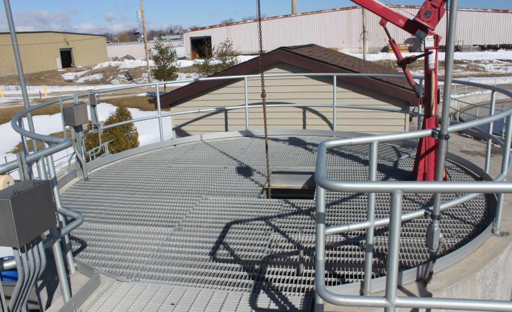 Optional grating to cover tank