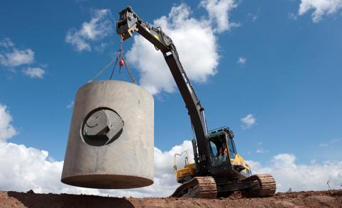Installation of an Hydro-Brake® Optimum pre-fitted into a chamber